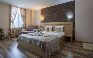 Отель Hotel Anhea Велико-Тырново Стандартный номер с кроватью размера "queen-size"-7